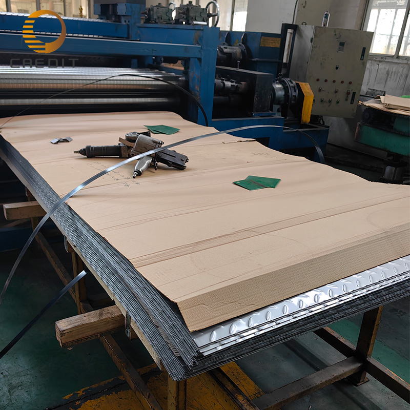 892ee43e-2467-4007-947a-4d59bd045b30_karre‑ss‑plade‑produktionslinje‑prægning‑maskine‑arbejdsstation.jpg